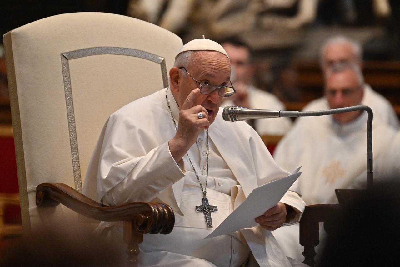 Vaticano confirma: Papa Francisco está hospitalizado com uma