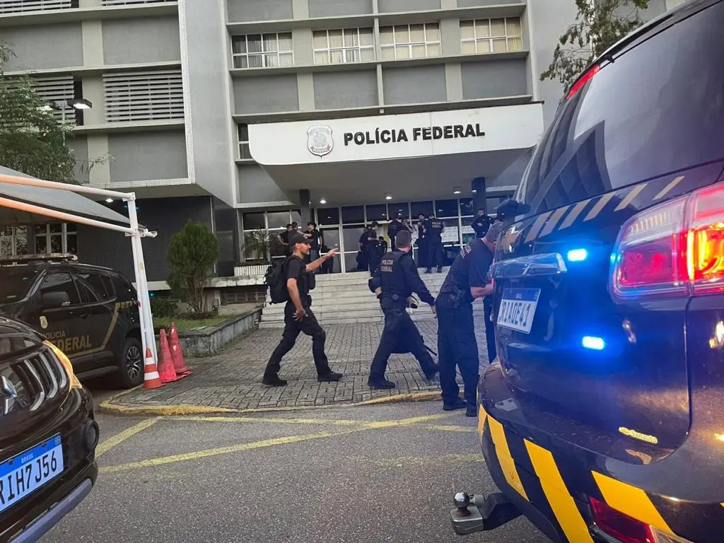 Mais de 100 policiais federais participaram de operação em vários estados