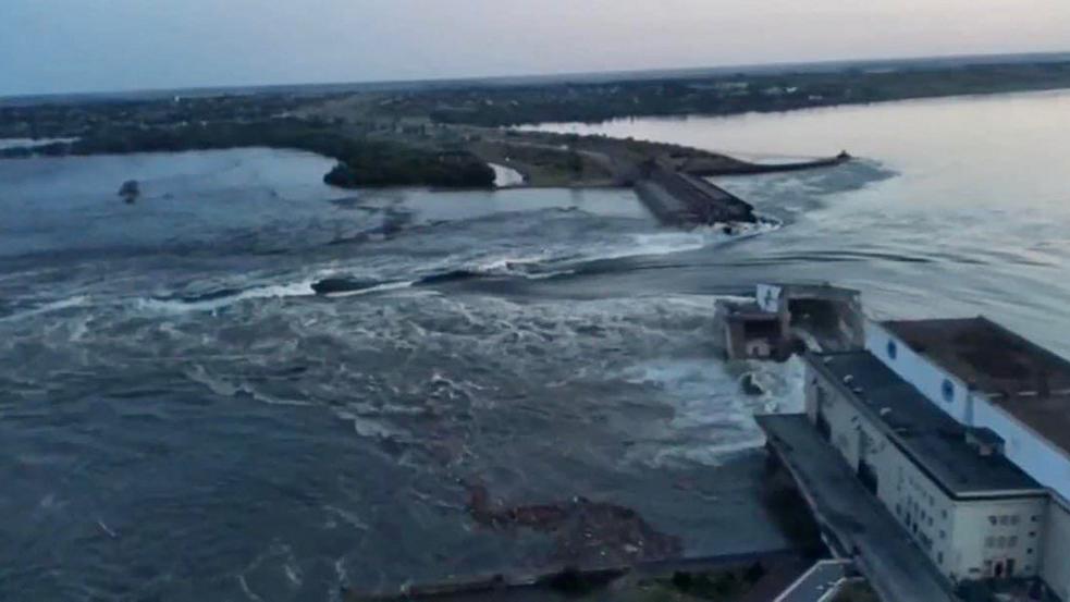 barragem rompida em Kakhovka, na Ucrânia