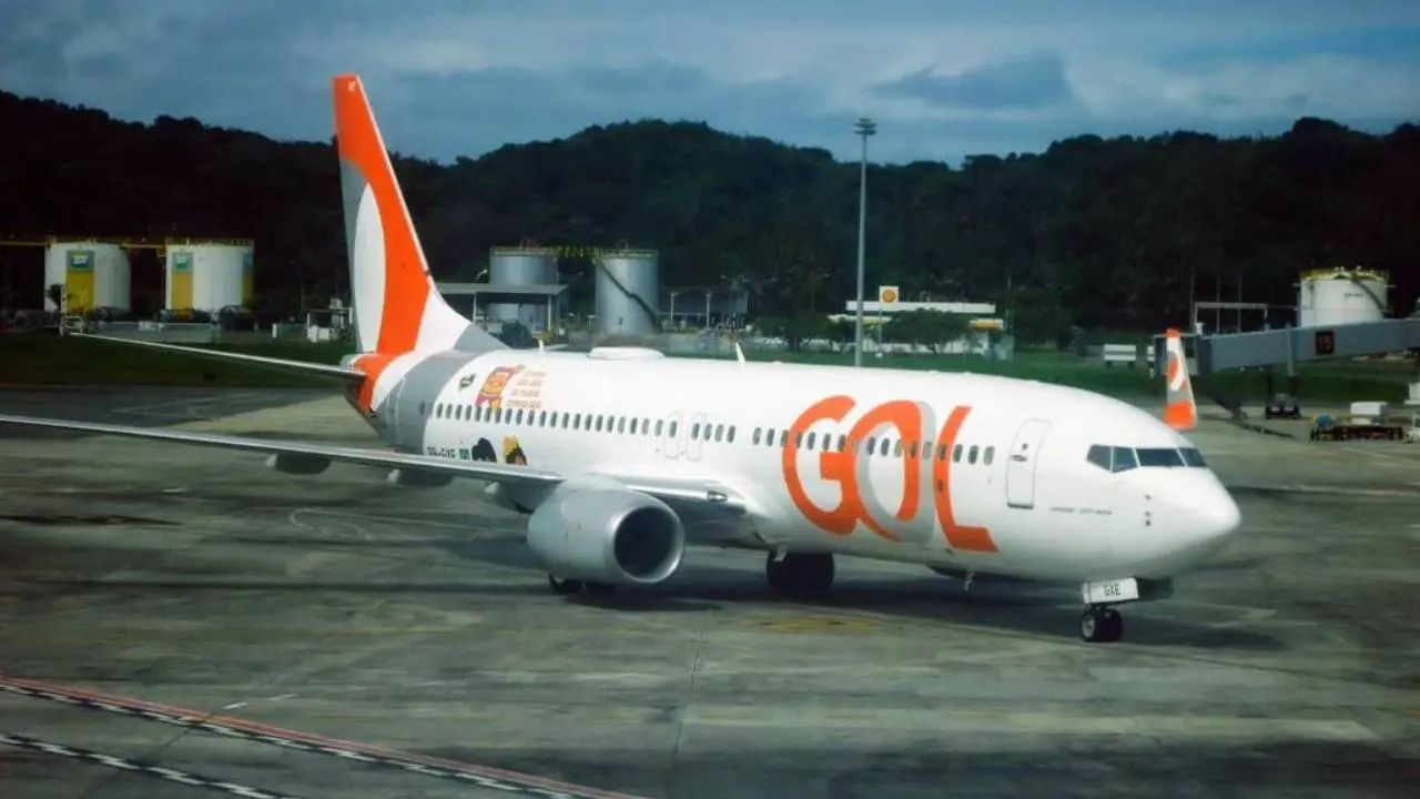 Avião da Gol com temática de São João