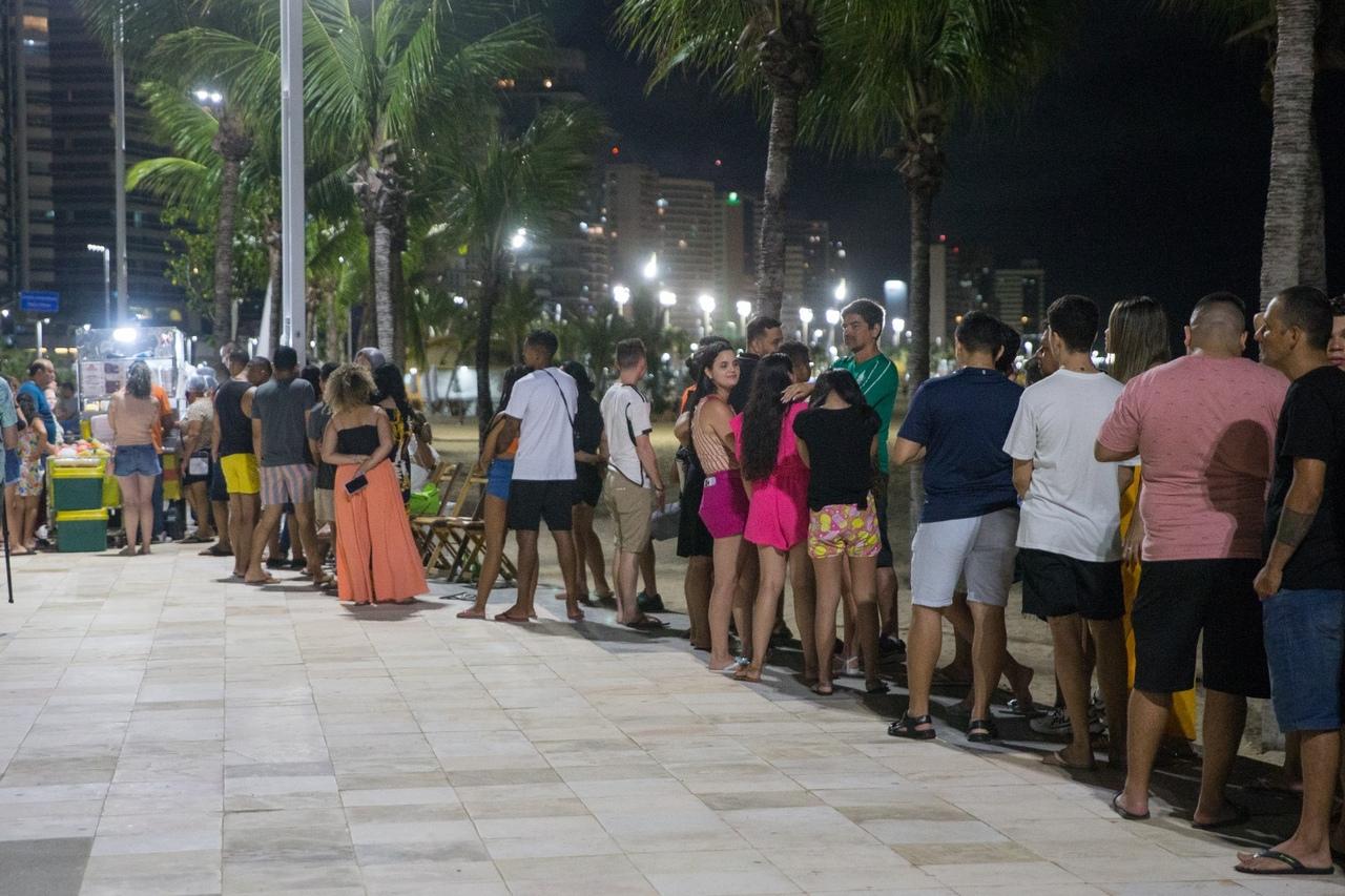 Fila do pratinho desperta a curiosidade de quem frequenta a Beira-Mar