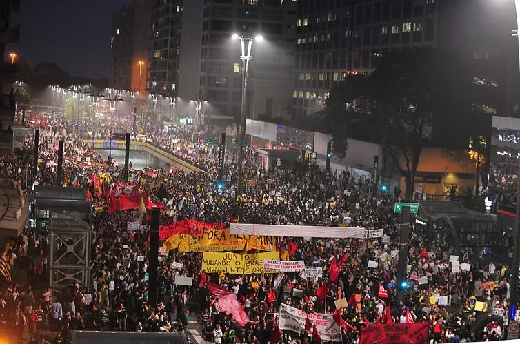 Um dos protestos em junho de 2013 em São Paulo, cidade que registrou as primeiras grandes manifestações