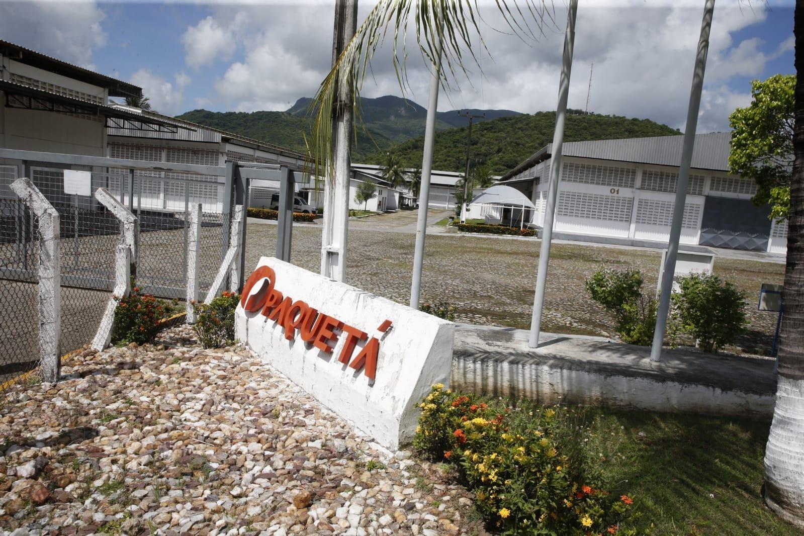 Fachada de uma das fábricas da Paquetá