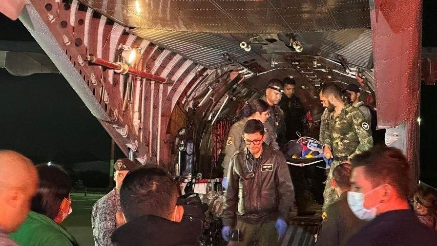 Crianças resgatadas após acidente na Colômbia