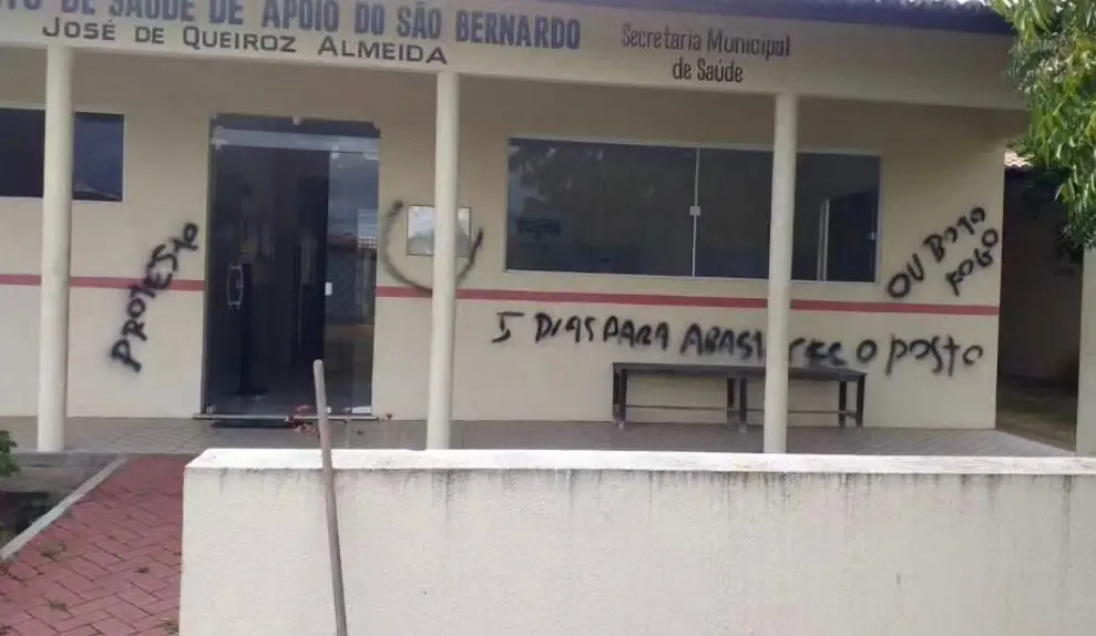 Posto de saúde pichado