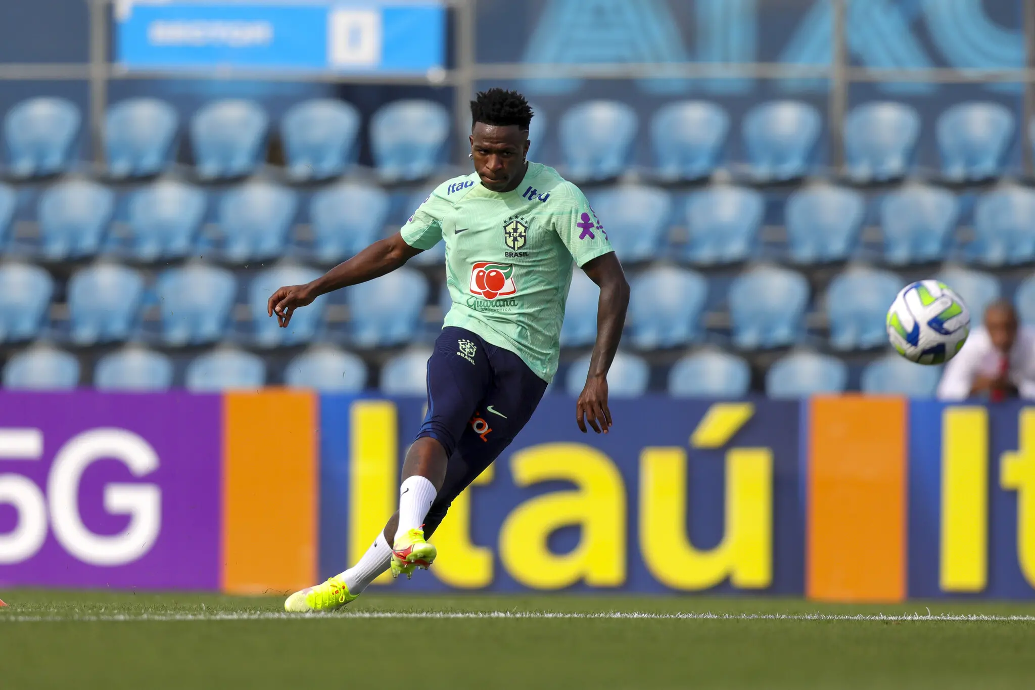 Vinicius Junior em treino da Seleção Brasileira