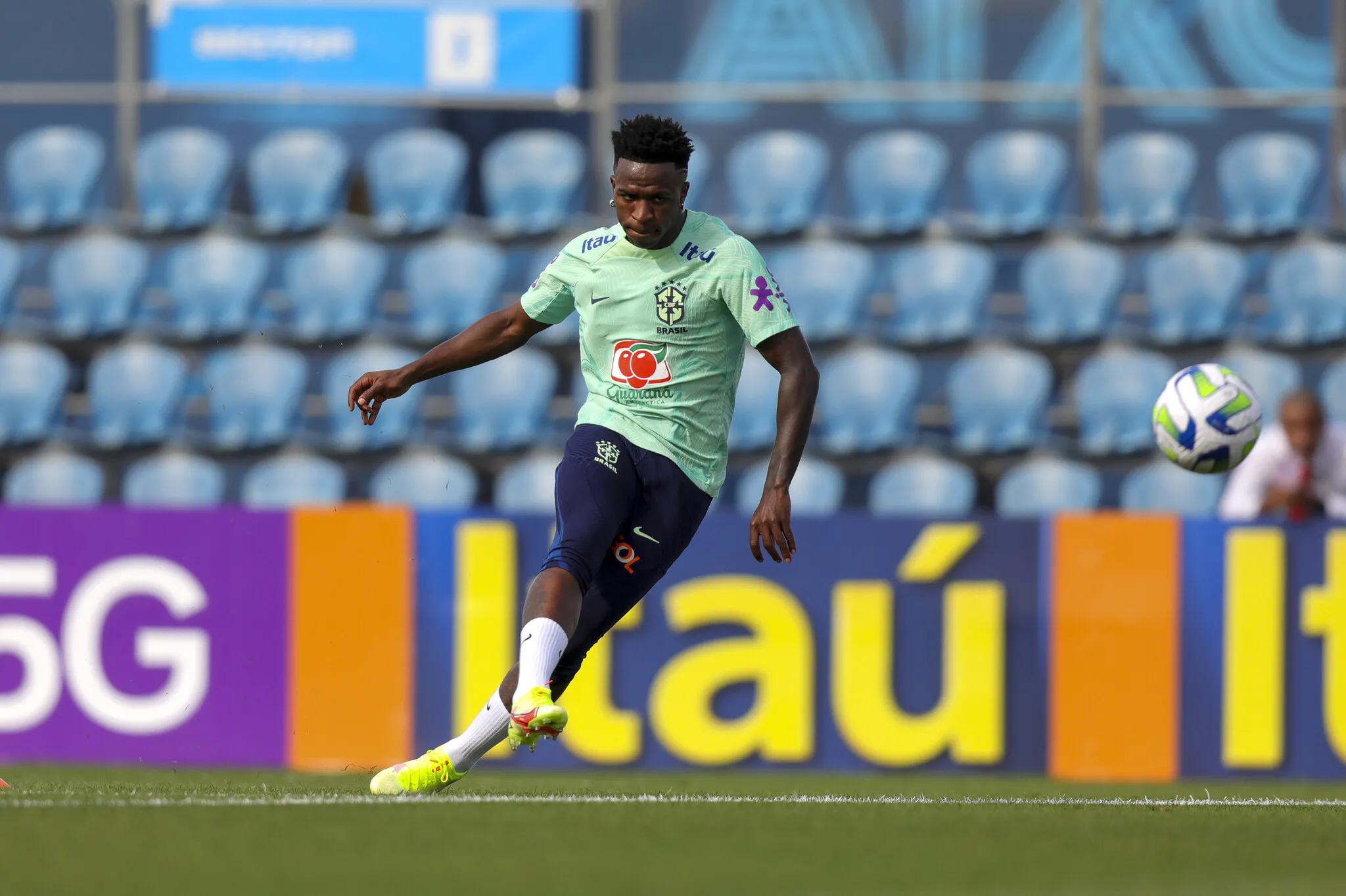 Vinicius Junior em treino da Seleção Brasileira