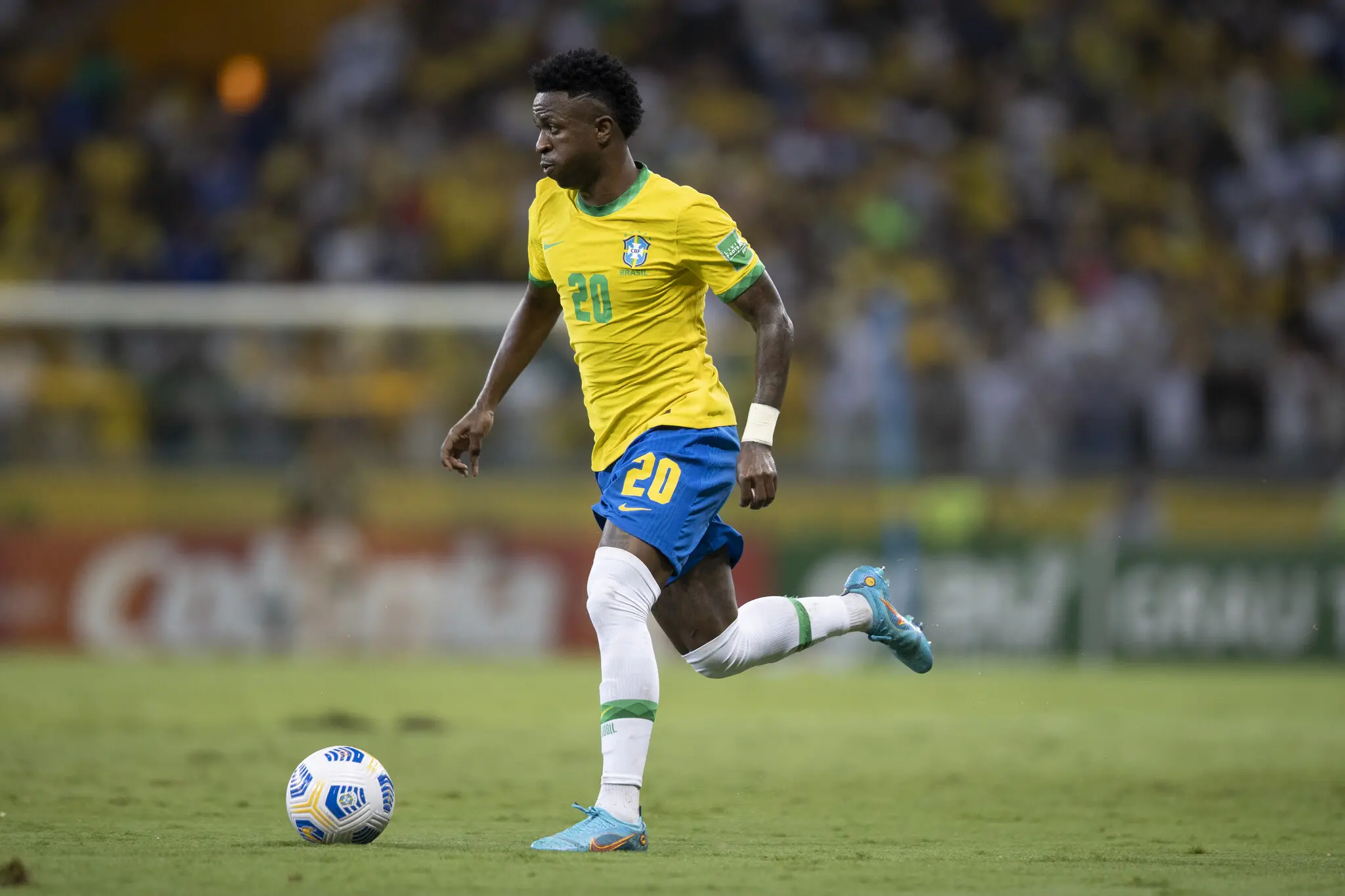 Vinicius Junior em ação com a camisa da Seleção Brasileira