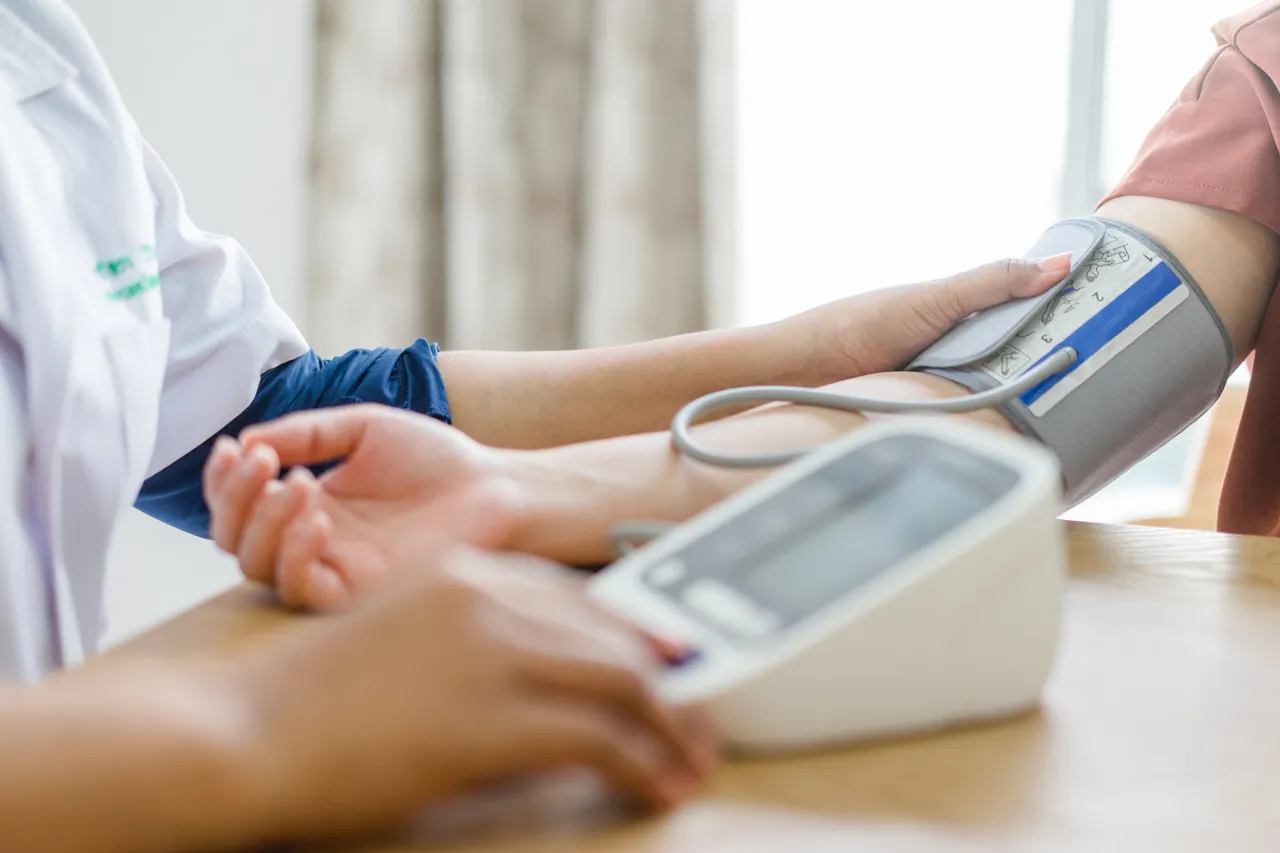 Existem pessoas que naturalmente possuem a pressão abaixo do nível considerado ideal (120/80 mmHg) e isso não necessariamente indica que elas podem estar doentes