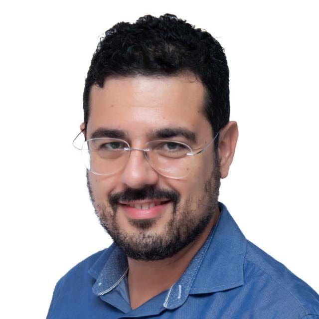 Doutor em Biologia Funcional e Molecular pela Unicamp, professor Associado do Departamento de Bioquímica da UFRN e  Consultor nas áreas de sanidade e melhoramento genético aplicados à carcinicultultura