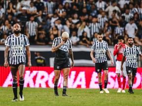 Jogadores do Ceará tristes após gol sofrido