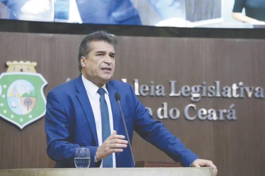 João Jaime em sessão na Alece