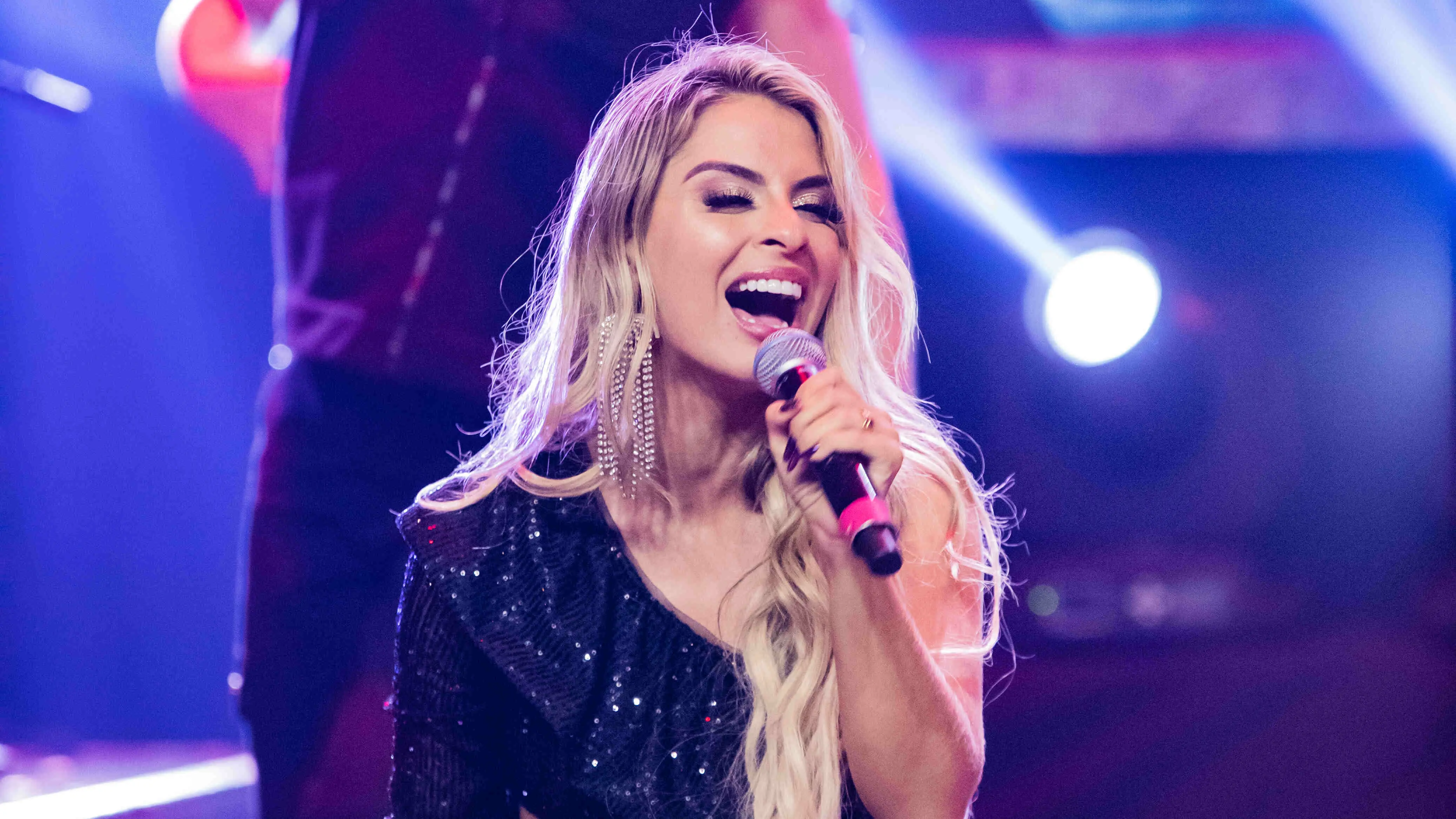 Cantora já passou por bandas como Limão com Mel e Magnifícos