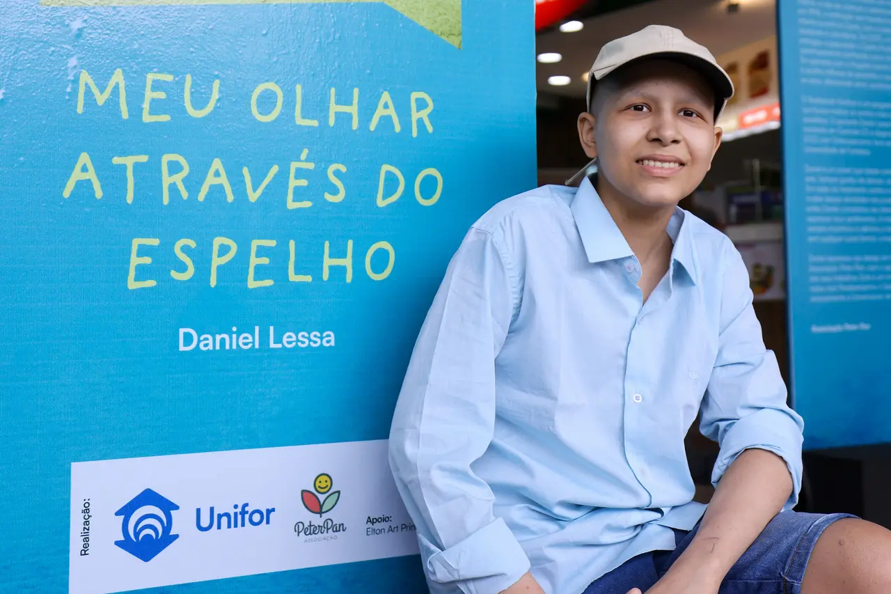 Imagem da notícia: Conheça  Daniel Lessa, jovem artista que realizou o sonho de expor sua arte enquanto enfrenta câncer