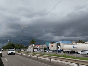 Céu nublado em estrada do Ceará