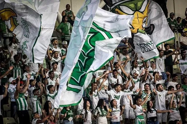 Torcida do Icasa segue resistindo e apoiando o time na esperança de dias melhores.