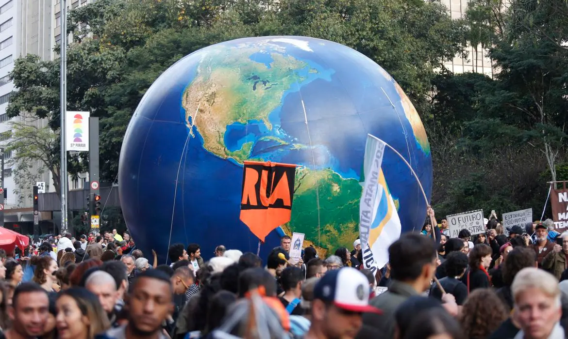 Manifestação realizada esta tarde na Avenida Paulista, em São Paulo