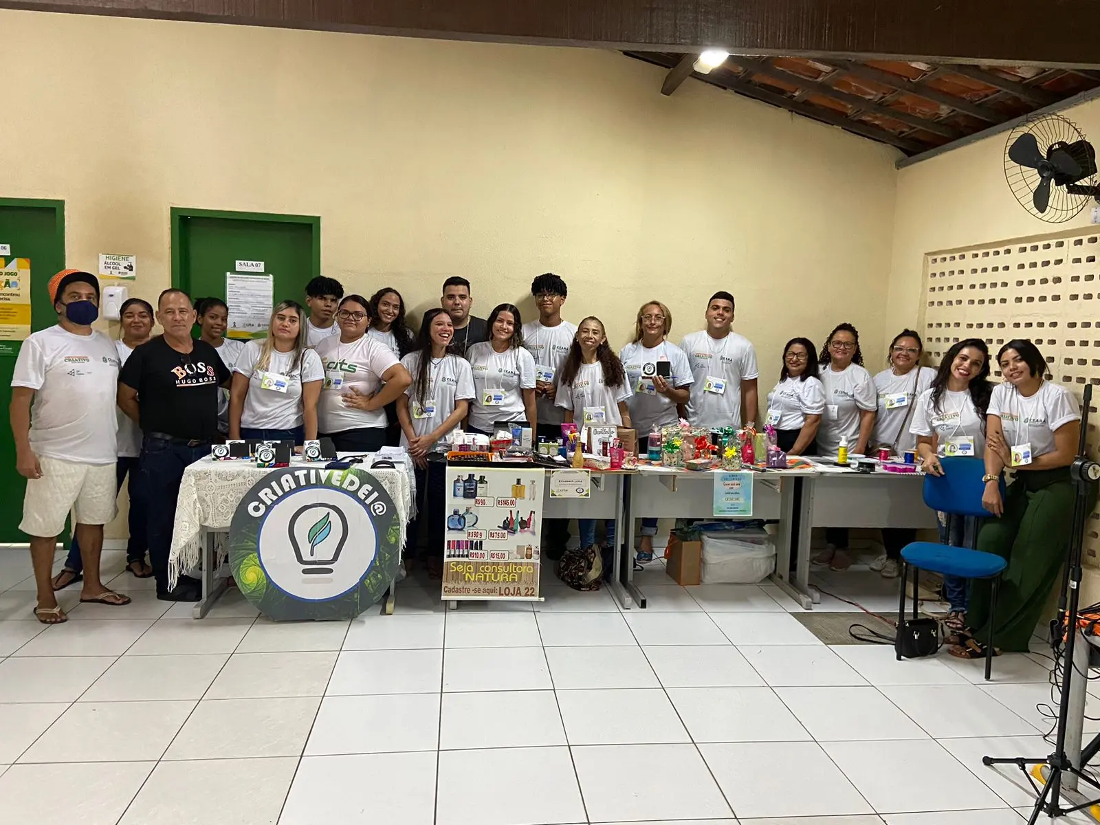 Jovens do programa de empreendedorismo criativo