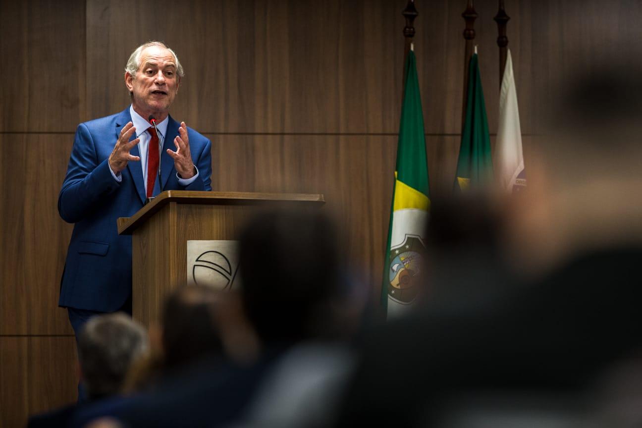 Ciro Gomes em palestra na OAB-CE
