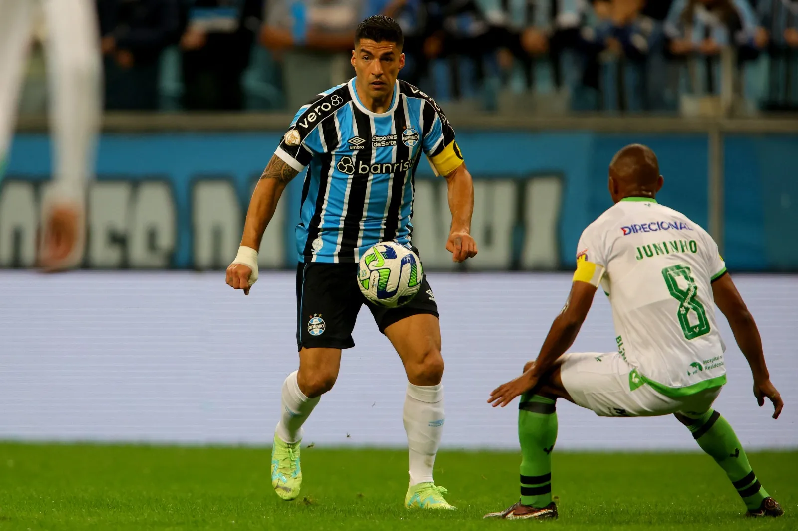 Suárez comandou a vitória gremista na Arena.