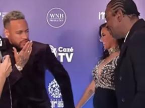 Após assumir erro, Neymar aparece com Bruna Biancardi de mãos dadas em evento