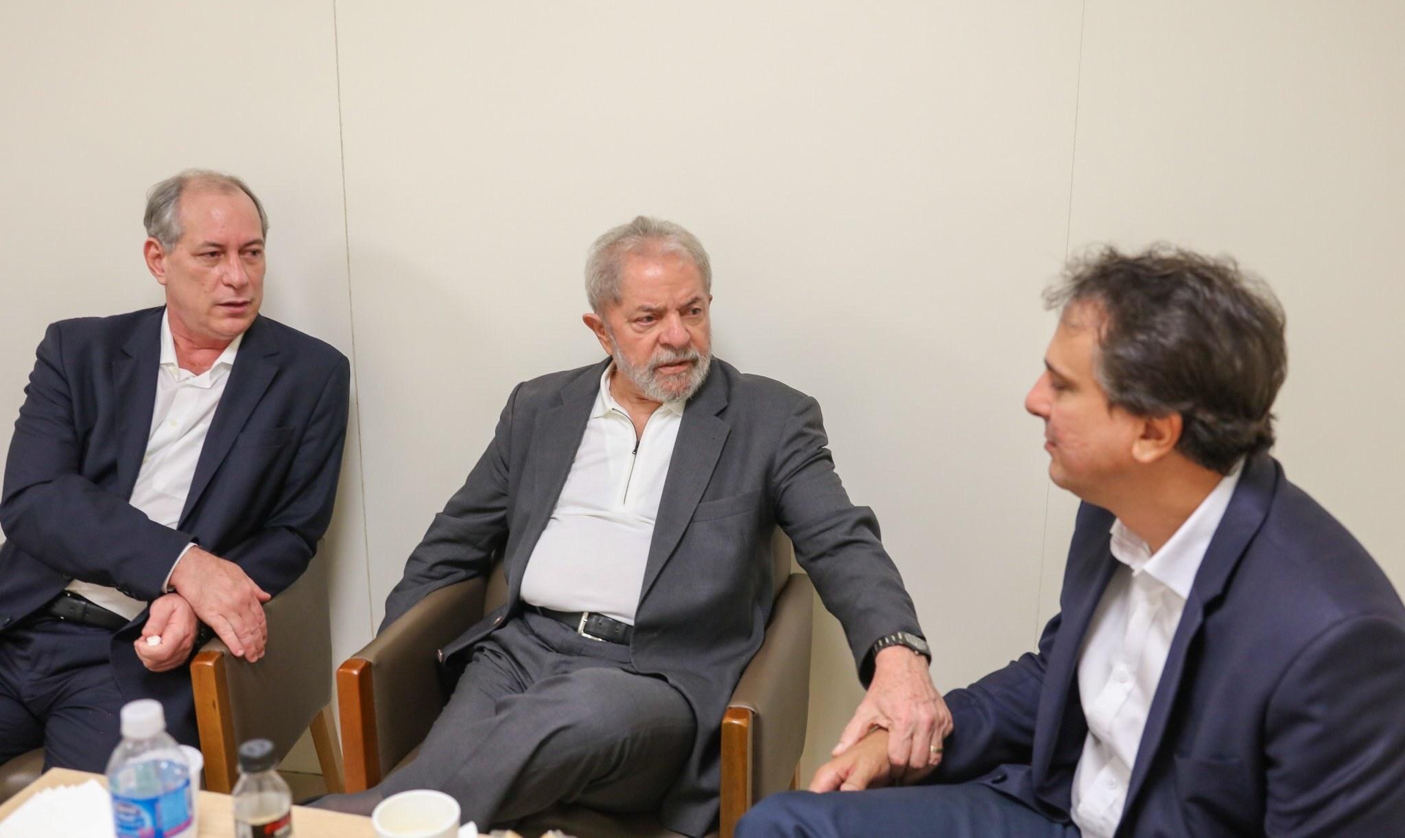 Ciro ao lado de Lula e Camilo em 2020