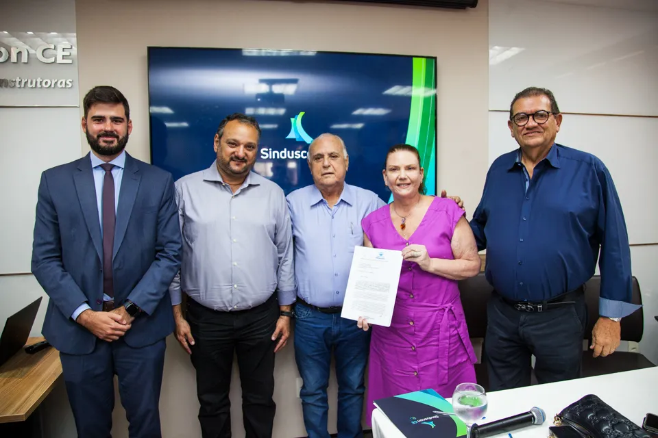 Prefeito de Maracanaú, Roberto Pessoa, assina projeto de lei que isenção beneficiários do Faixa 1 do IPTU e ITBI