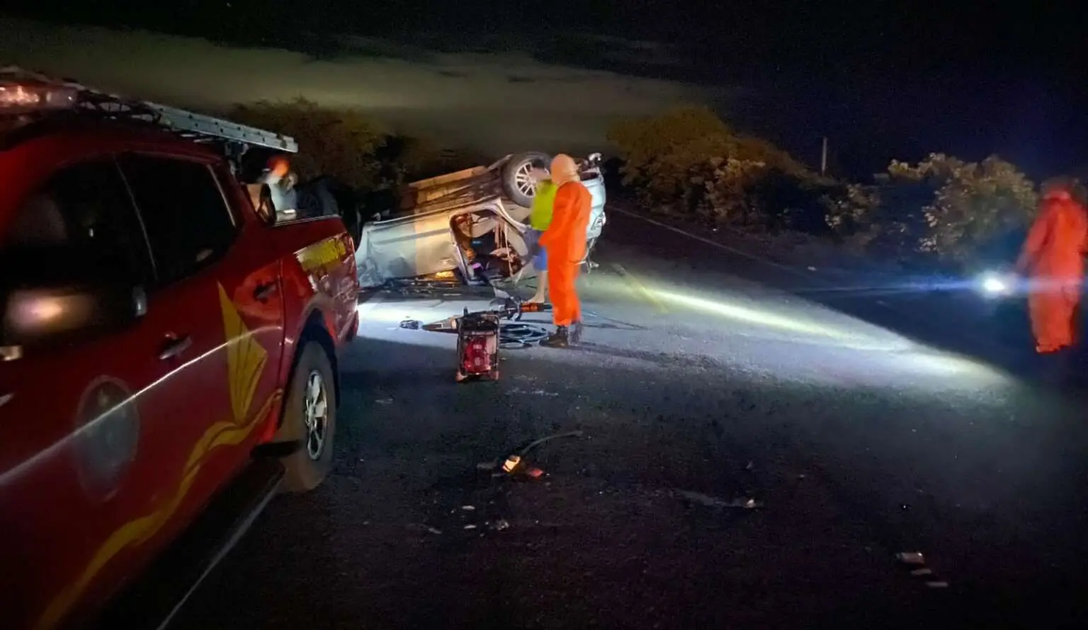 Acidente com caminhonete capotada na BR-304