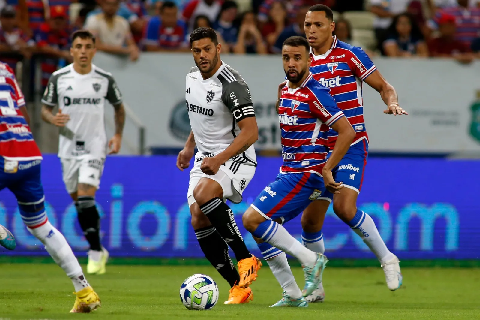 O Fortaleza fez uma partida segura e bateu o Galo no Castelão