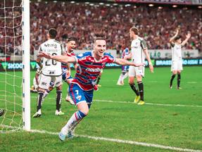 Pochettino comemora gol marcado pelo Fortaleza contra o Atlético-MG