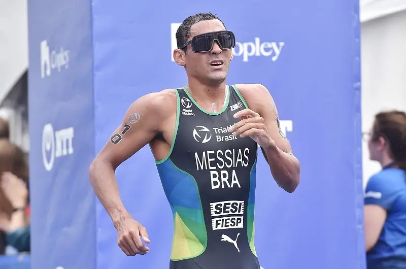 Imagem mostra atleta correndo