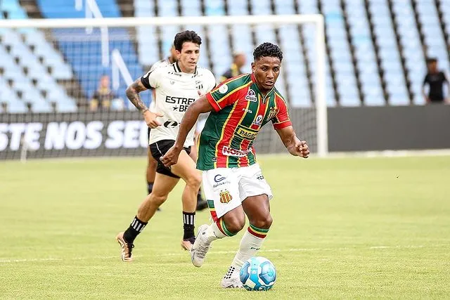 Registro da partida entre as duas equipes no primeiro turno