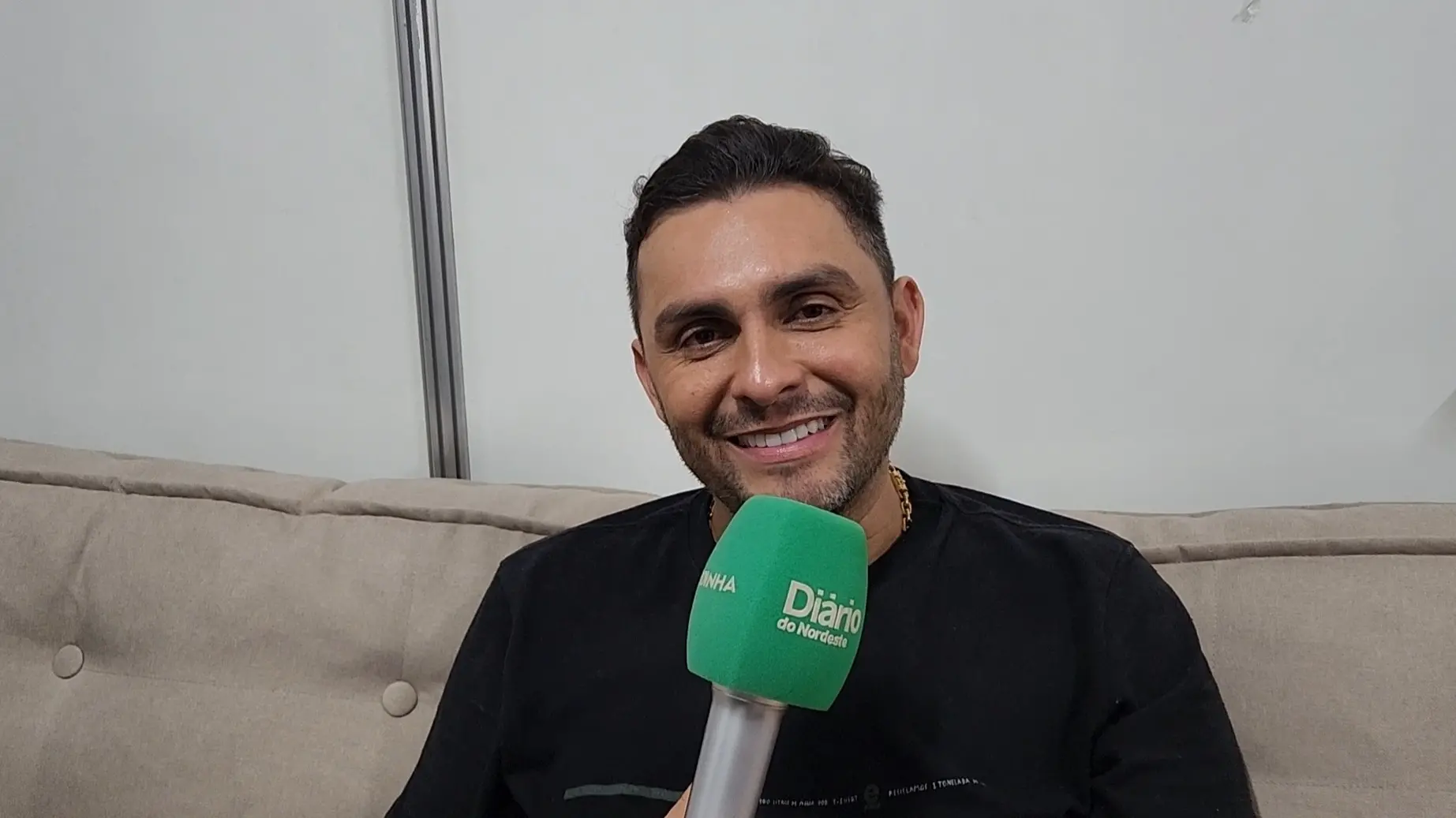 Cantor lançou álbum com regravações durante São João