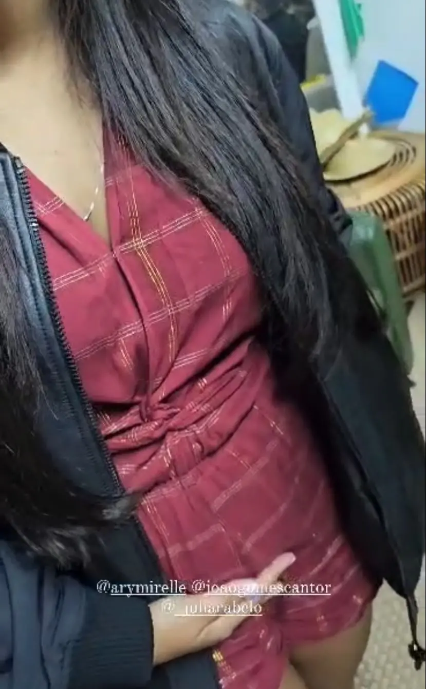 Maisa mostrou a barriguinha de gravidez de Ary Mirelle em seus 'Stories', no Instagram