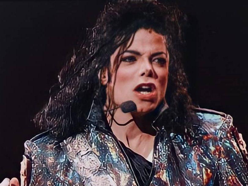 Filho de Michael Jackson revela que pai estava 'paranóico' com sua