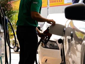 Gasolina deve aumentar R$ 0,34 e etanol R$ 0,22