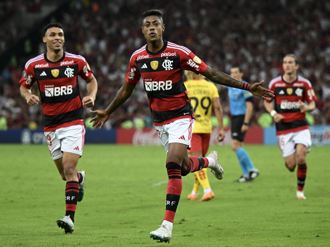 Flamengo planeja proposta formal por Sergio Ramos, diz jornalista