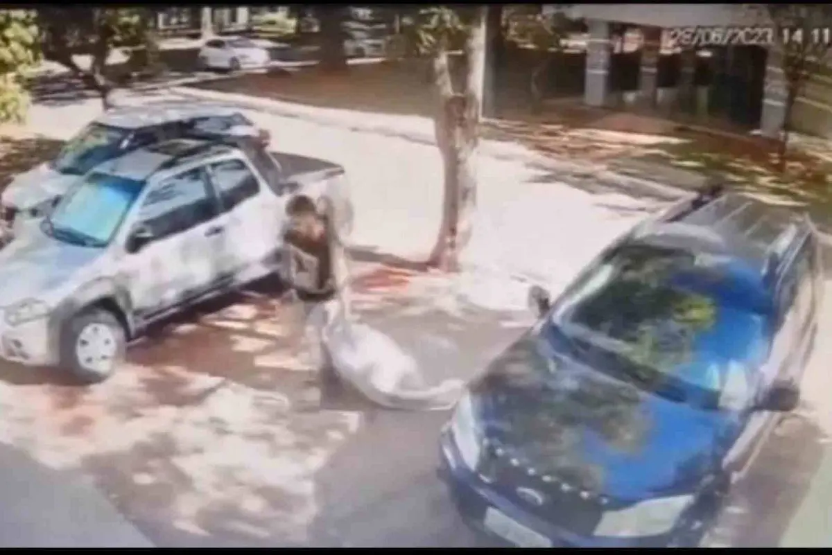 Suspeito aparece em imagens carregando menina de 12 anos, que foi dopada, dentro de mala