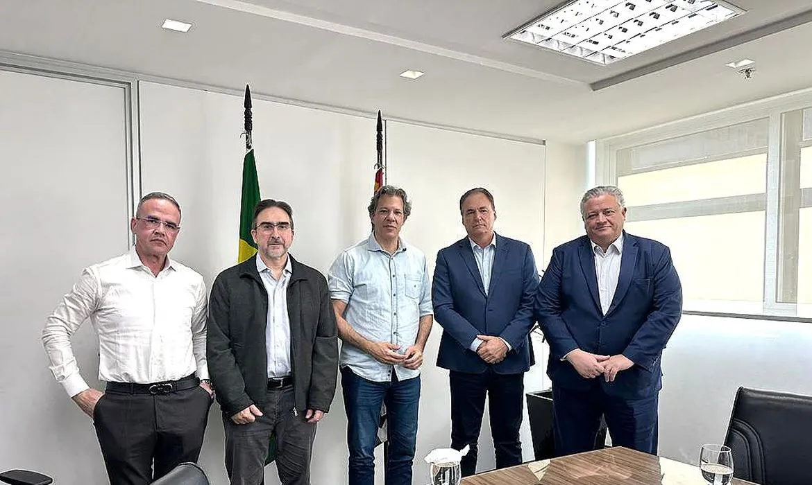 O ministro da Fazenda, Fernando Haddad, participou de uma reunião com representantes do Instituto para o Desenvolvimento do Varejo (IDV), hoje (1°), em São Paulo