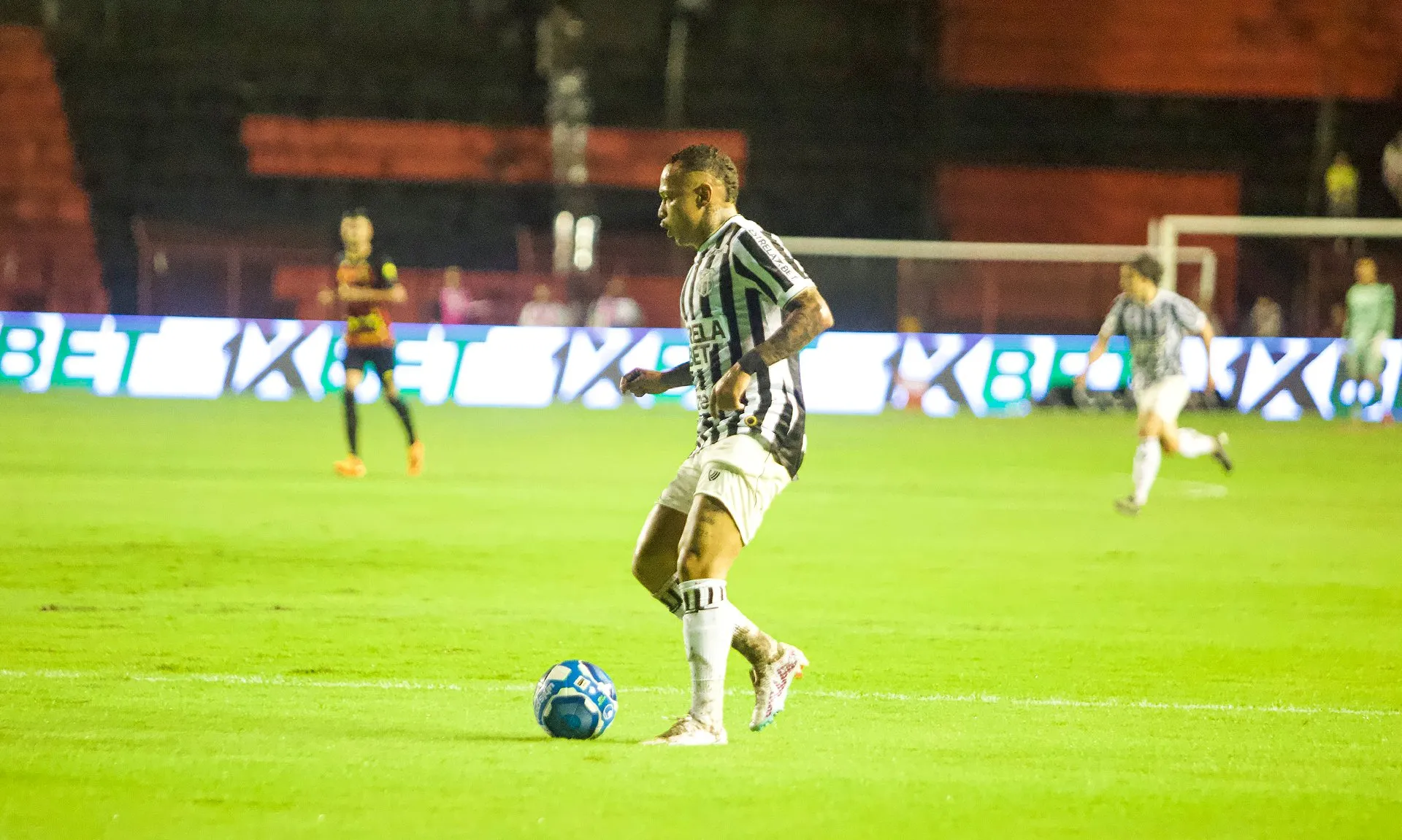 Jogo acontece na Ilha do Retiro.