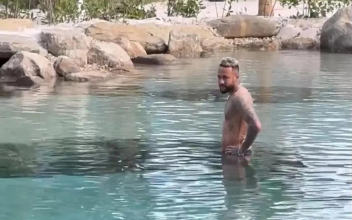 Neymar em lago artificial