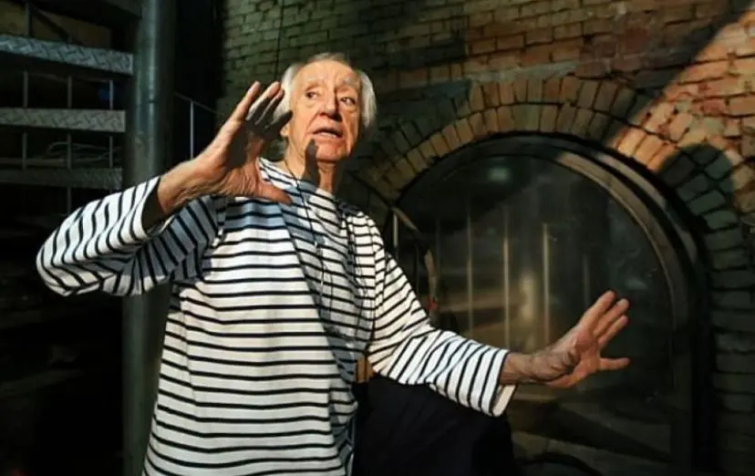 José Celso Martinez em apresentação teatral