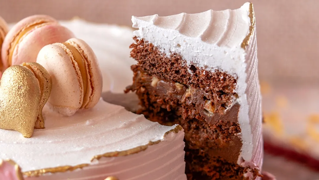 A loja Tortelê tem diversas opções de doces, incluindo sabores de chocolate e morango