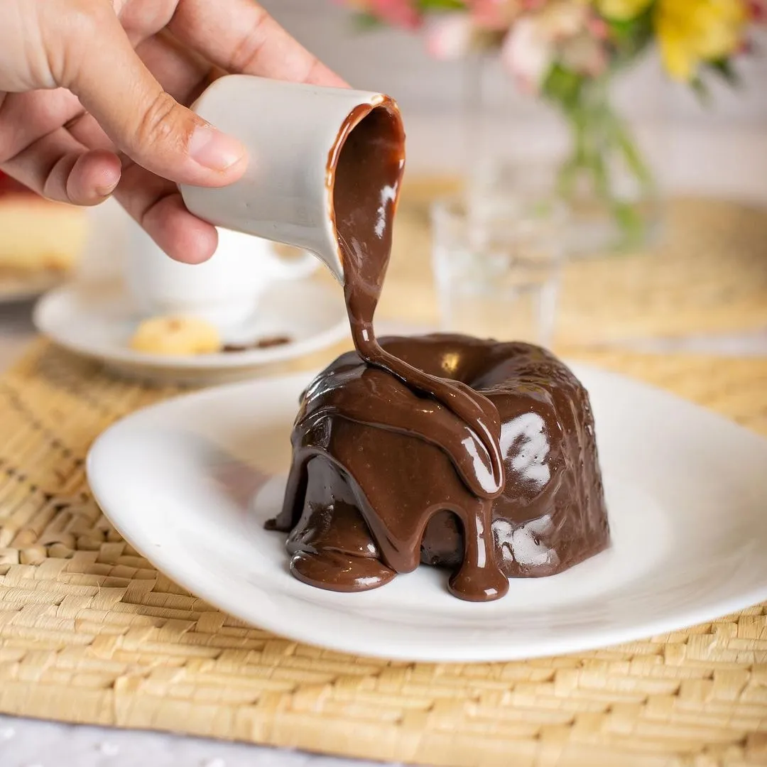 Doce de chocolate com calda da Noélia