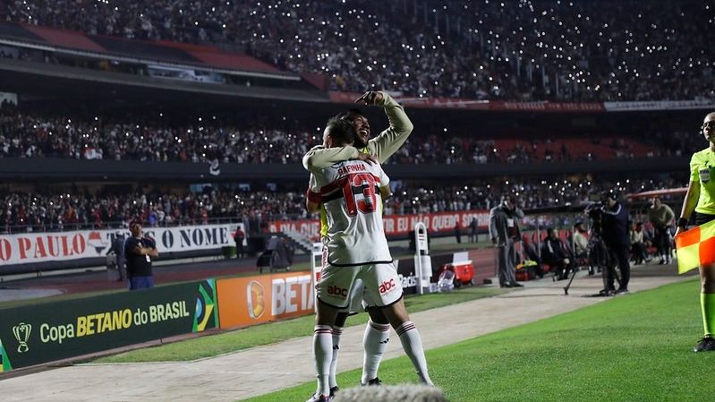 São Paulo vence Palmeiras em casa e sai com vantagem na primeira