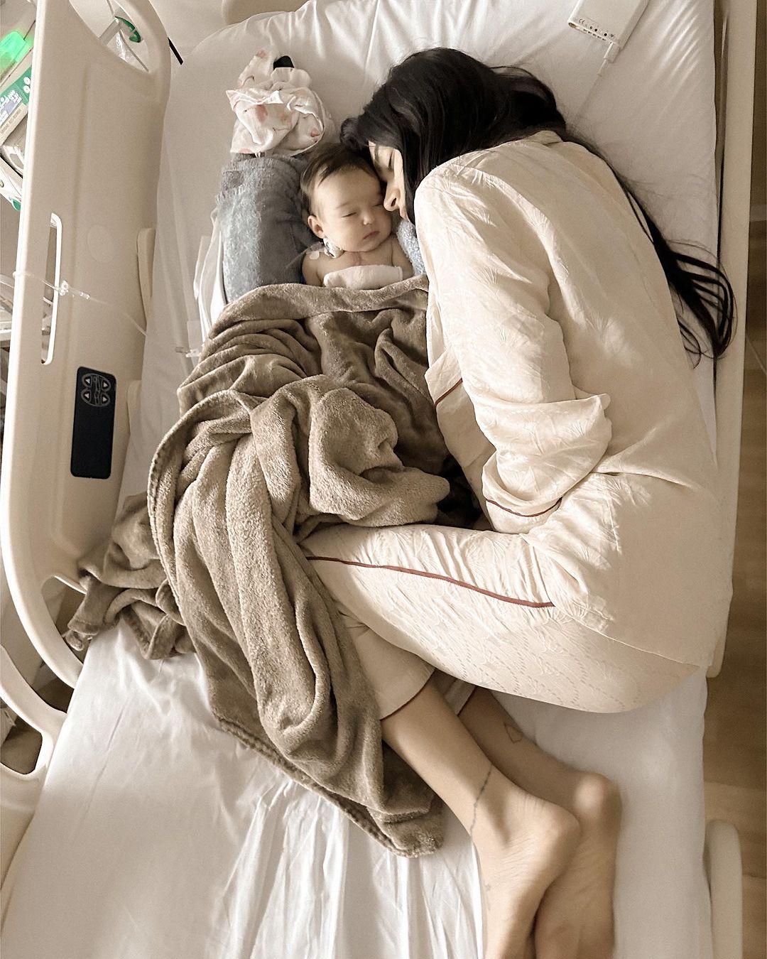 Tereza, de dois meses, é filha de Thaila Ayala e Renato Góes