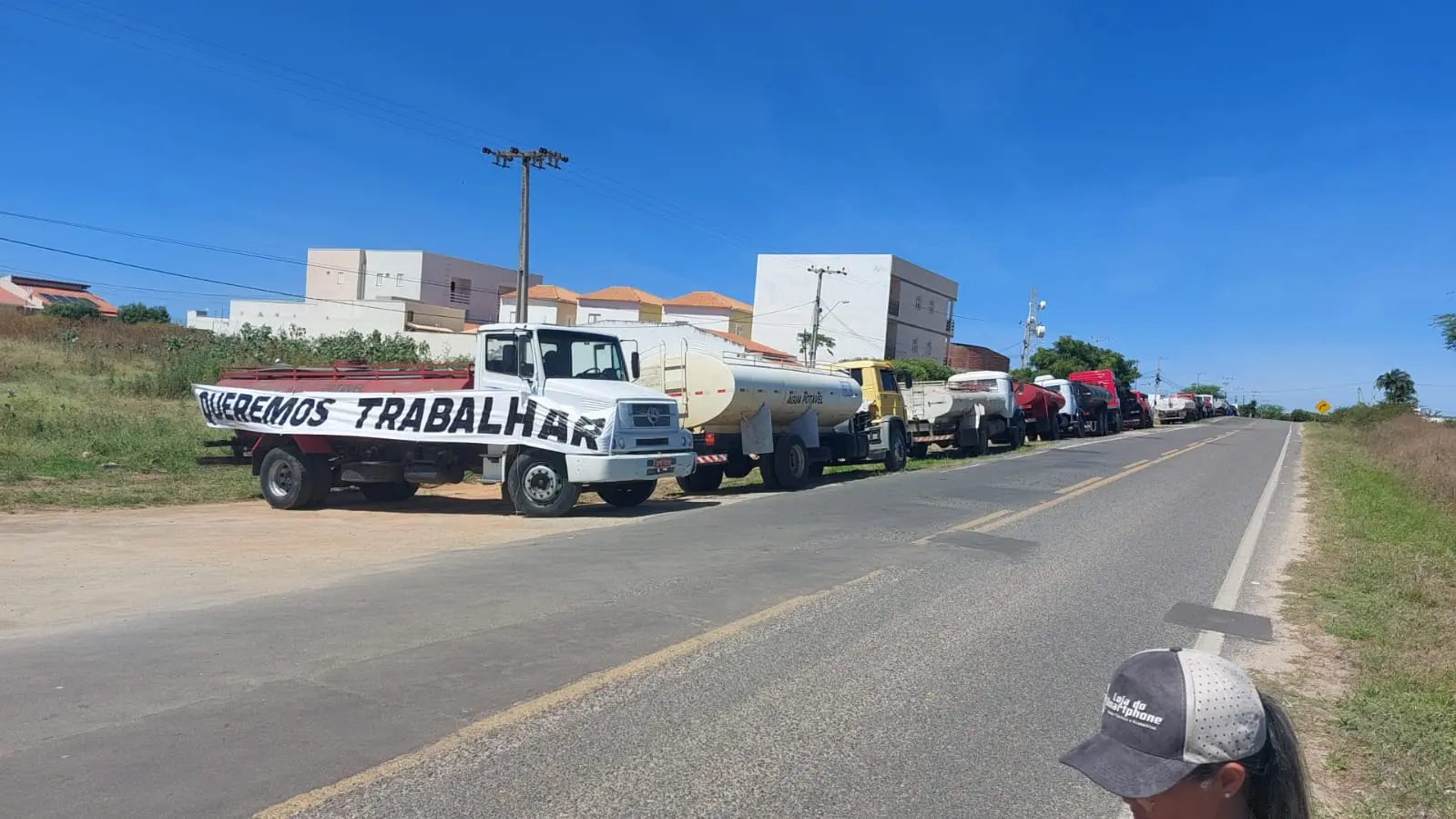 Pipeiros protestam contra paralisação da Operação Carro-Pipa em Tauá