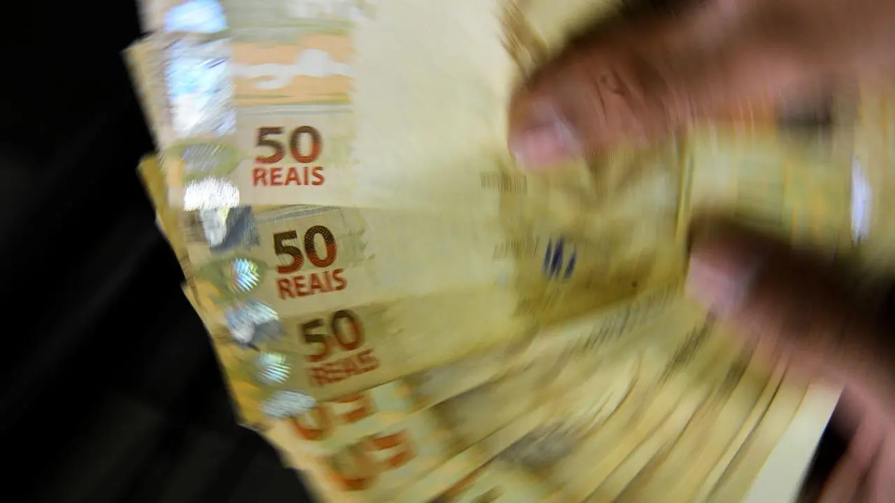 Está é uma imagem que contém dinheiro