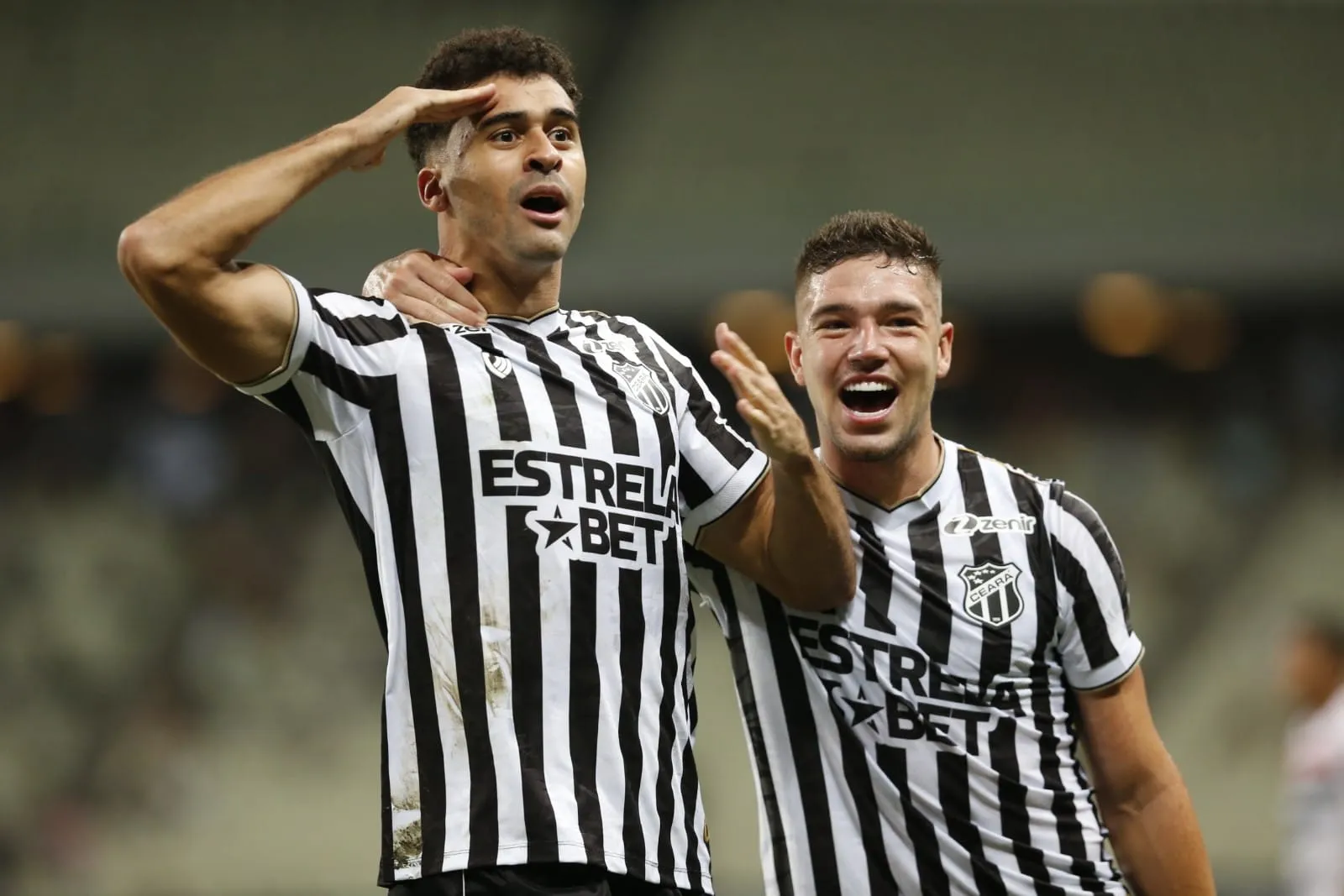 Léo Santos comemora gol pelo Ceará
