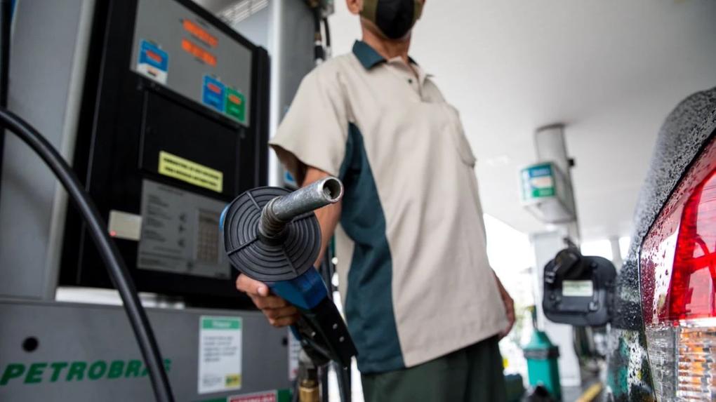 Em todo o Nordeste, Fortaleza é a capital mais cara para abastecer com gasolina comum